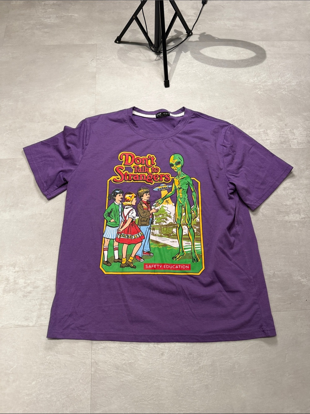 ROMWE Don’t Talk to Strangers Alien Graphic T-Shirt Purple Size Medium